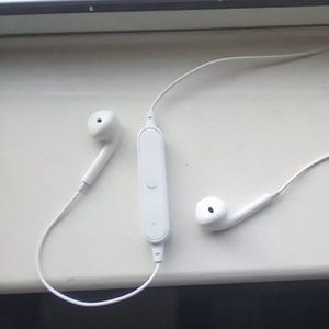Apple Bluetooth earphones